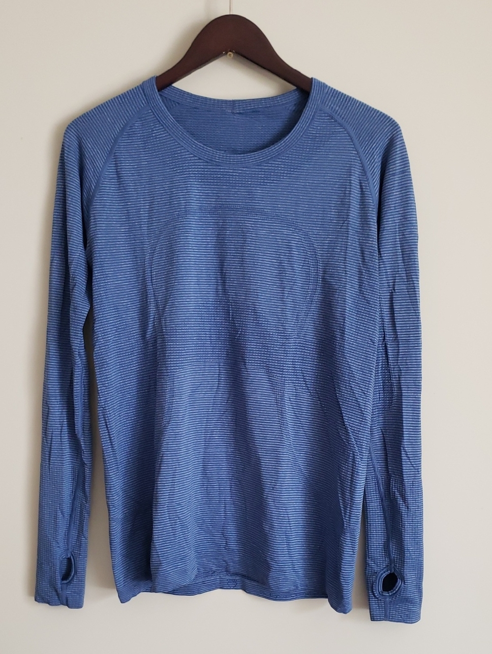 Lululemon  Blue Long-Sleeve Crewneck Shirt